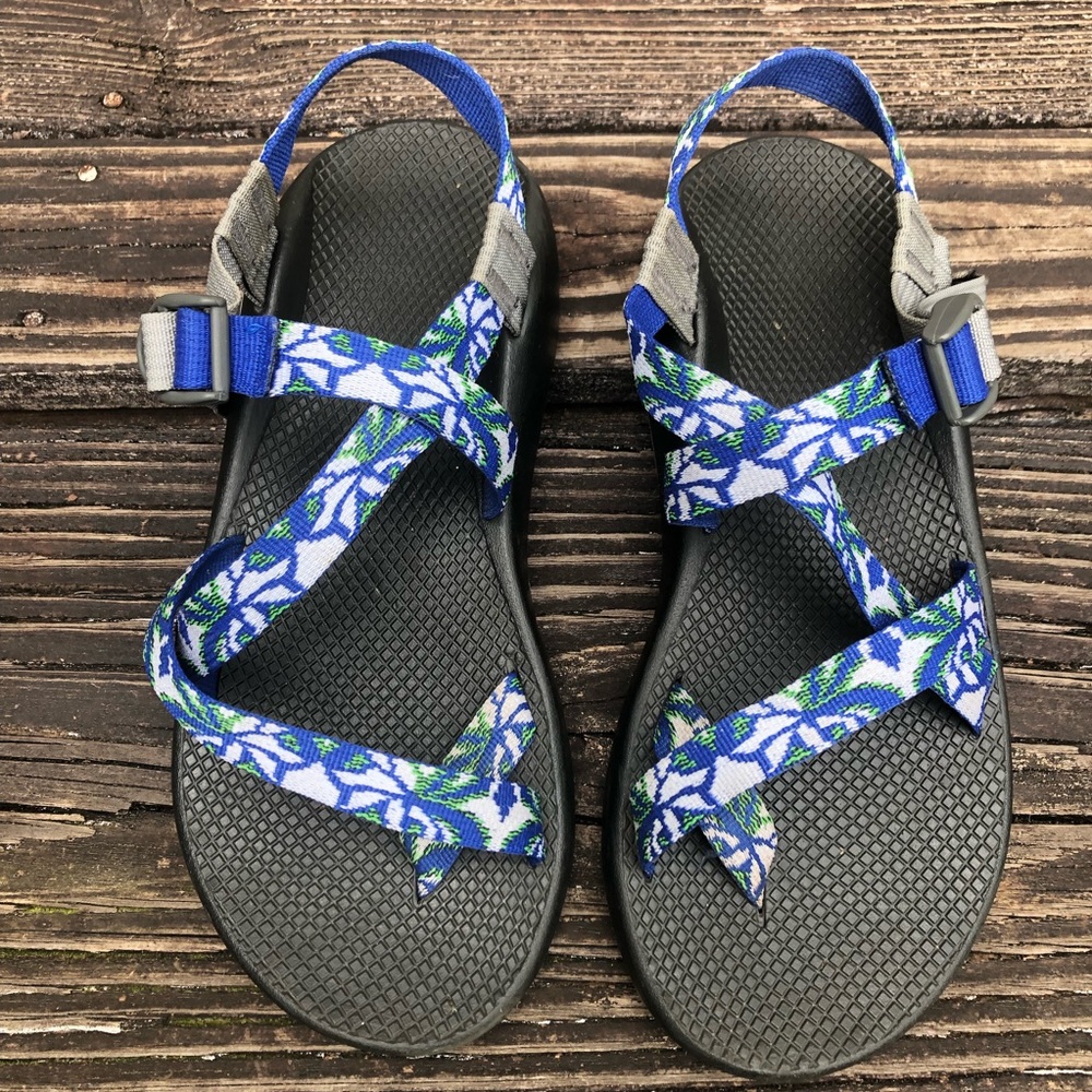 M10 floral blue chacos